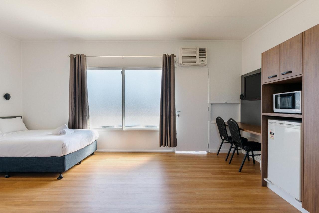 מקיי Boomerang Hotel מראה חיצוני תמונה
